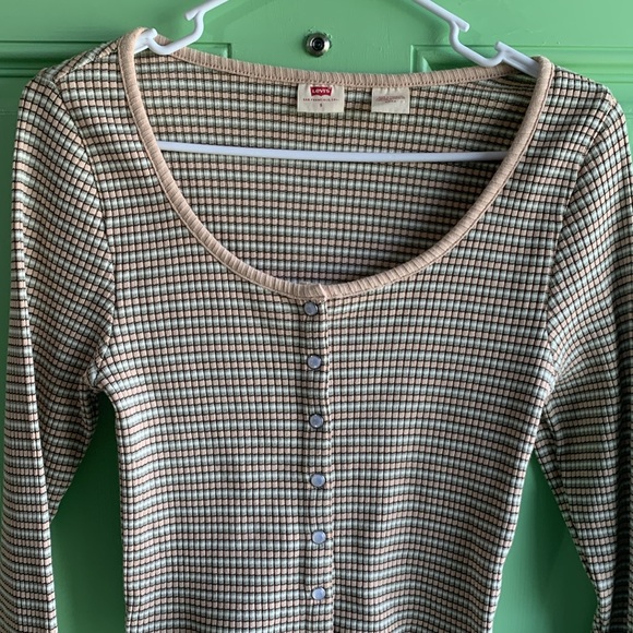 Levi's Ribbed Crop Blouse size Small - Picture 2 of 5